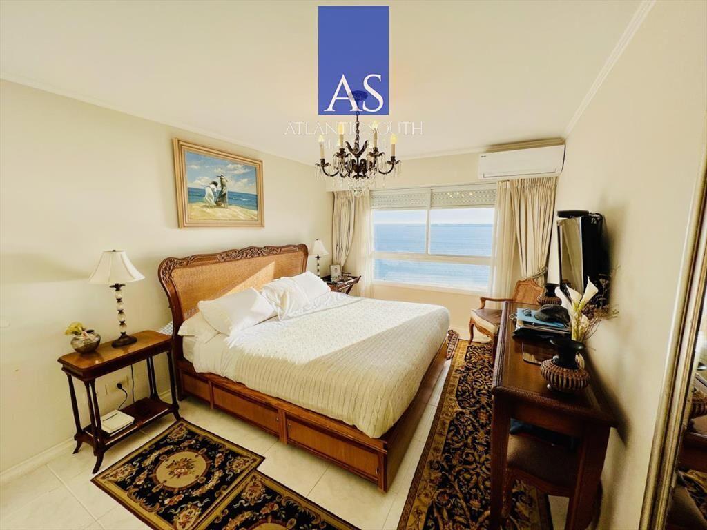 Apartamento de 3 dormitorios en primera linea ,