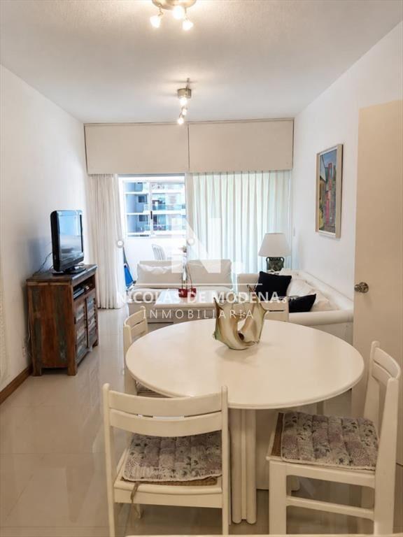 En venta apartamento de 2 dormitorios en torre en