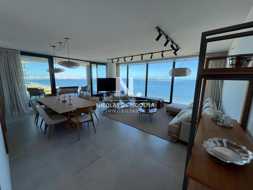 En venta Departamento de 3 dormitorios + en