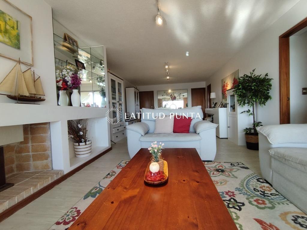 Apartamento de 3 dormitorios más dependencia en