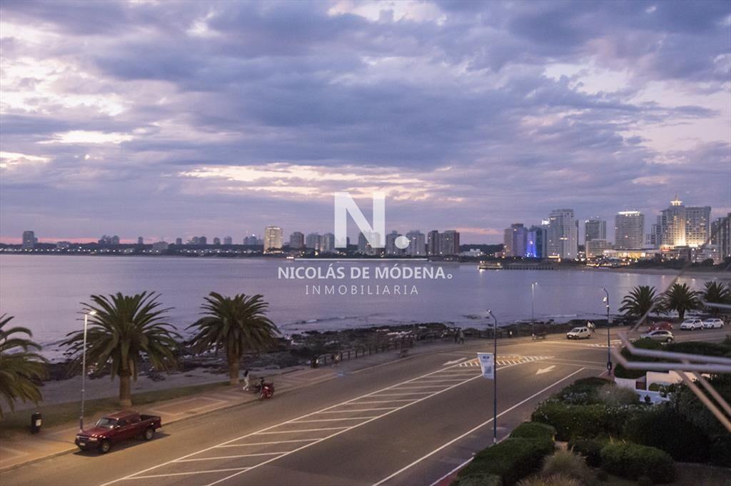 Edificio Espigon zona Puerto, frente al mar.