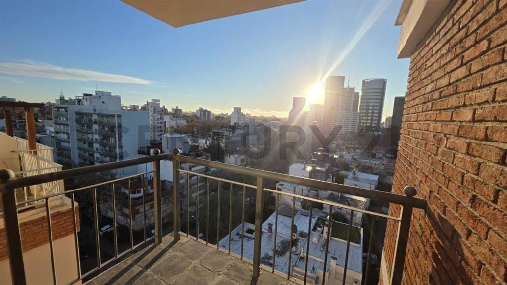 APTO en Pocitos AL FRENTE con balcon /Nuevo/Con Placards/...