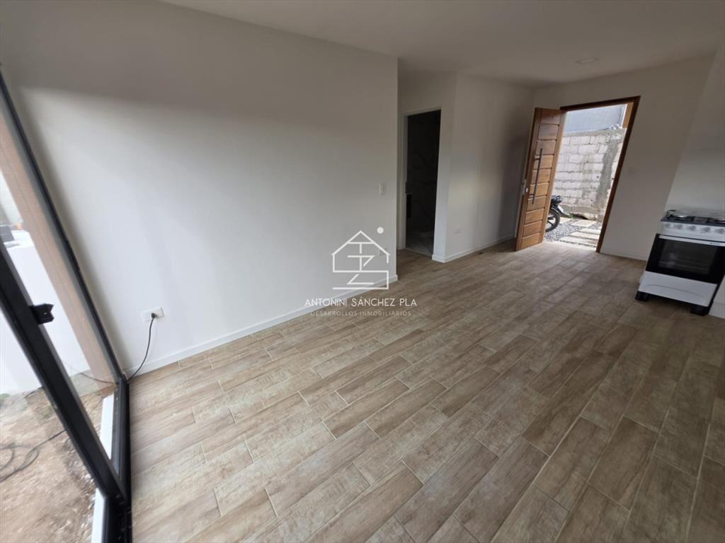 COMPLEJO 4H EN VENTA DE 2 DORMITORIO CERCA A