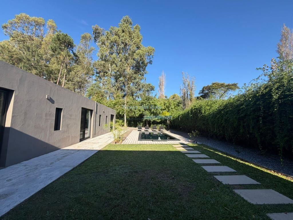 Confortable casa en Barrio Privado