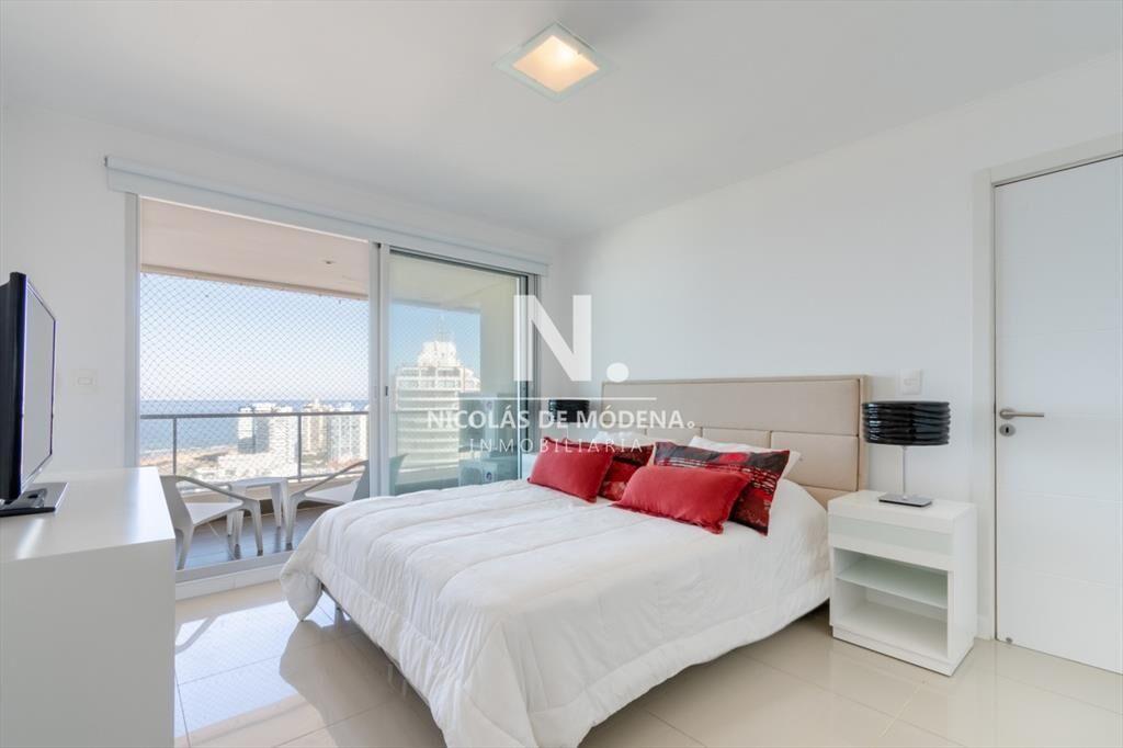 Apartamento de 2 Dormitorios en Playa Brava con Vista al Ma