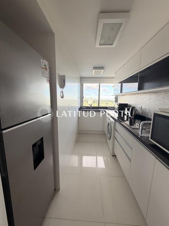 Piso alto en Roosevelt, 3 dormitorios