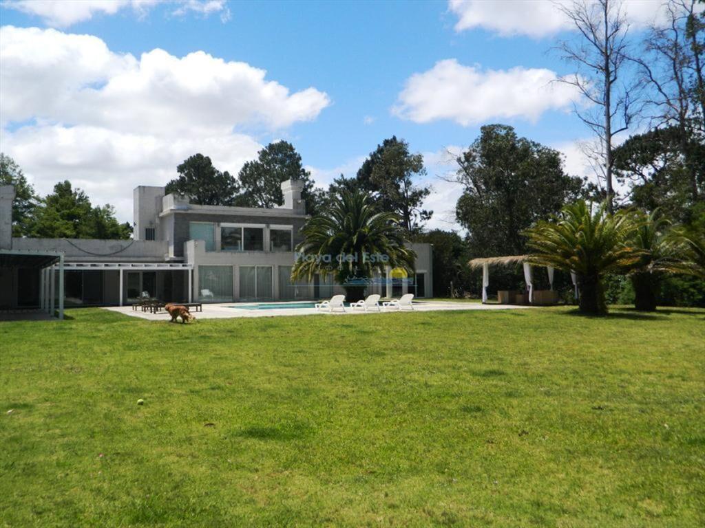 Moderna Casa de 4 Dormitorios en el Golf - Punta