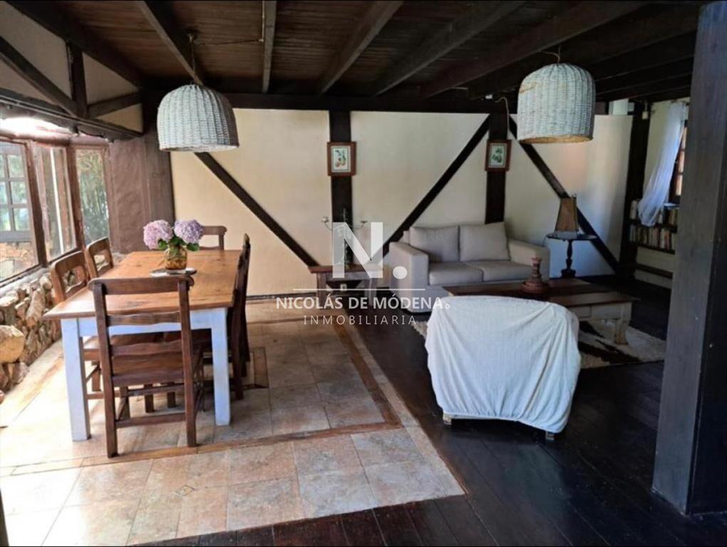 Vende casa a media cuadra del mar de 3 Pinares,
