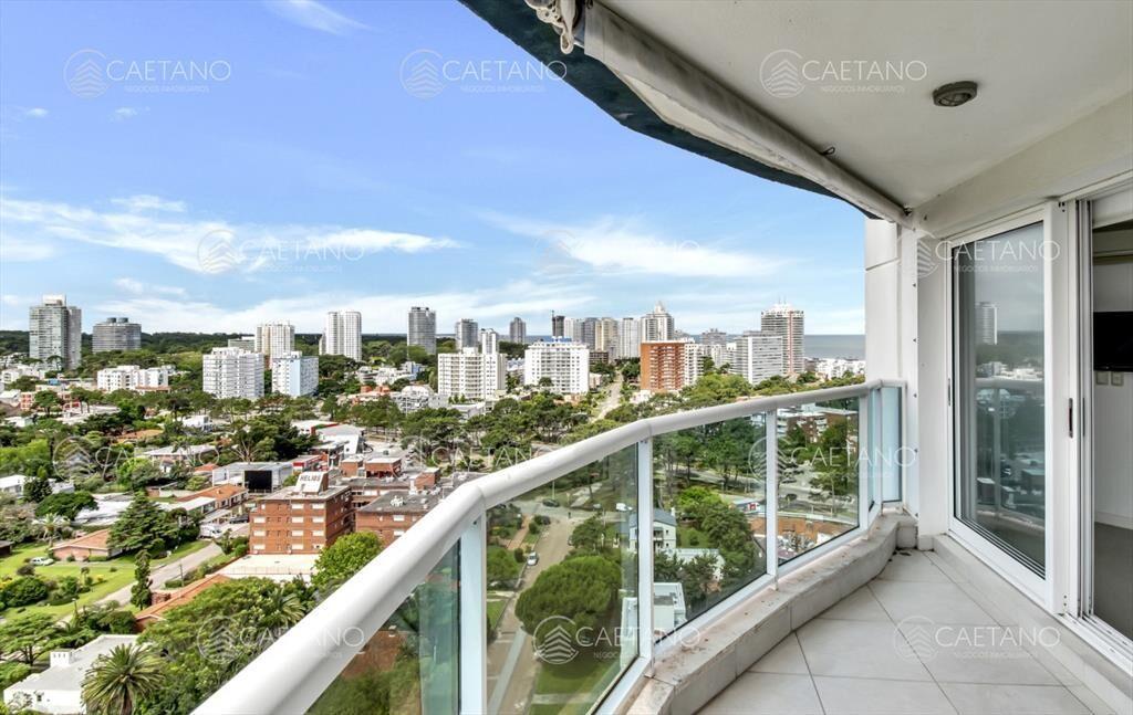 En venta departamento de 3 dormitorios en Punta del Este