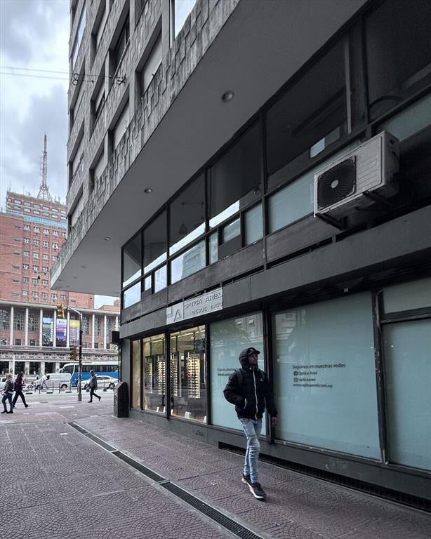 VENTA LOCAL CON RENTA 18 Y EJIDO
