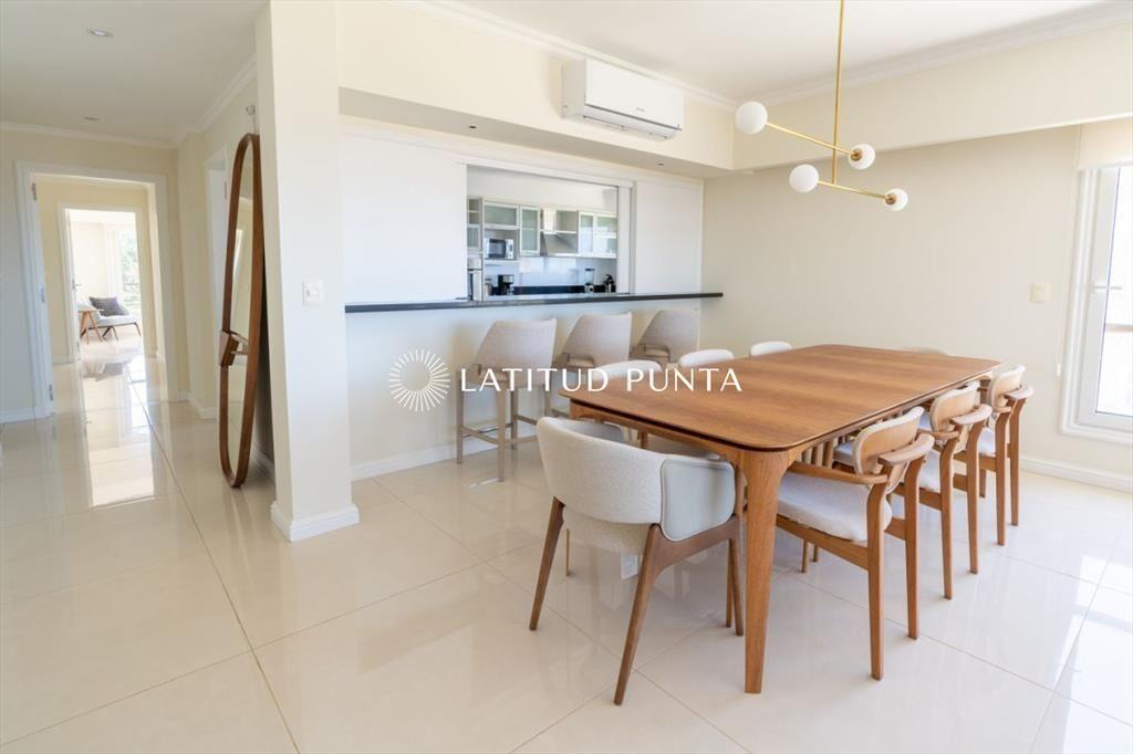 Apartamento en venta Playa Mansa 4 dormitorios