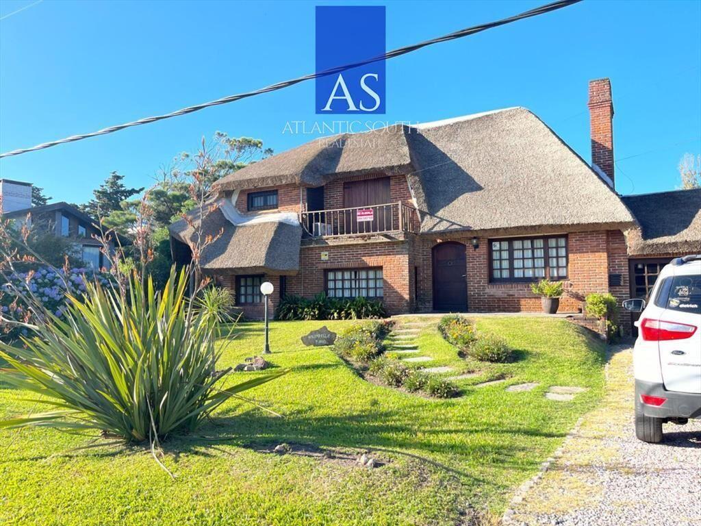 Casa de 4 dormitorios en venta a 100 metros de en