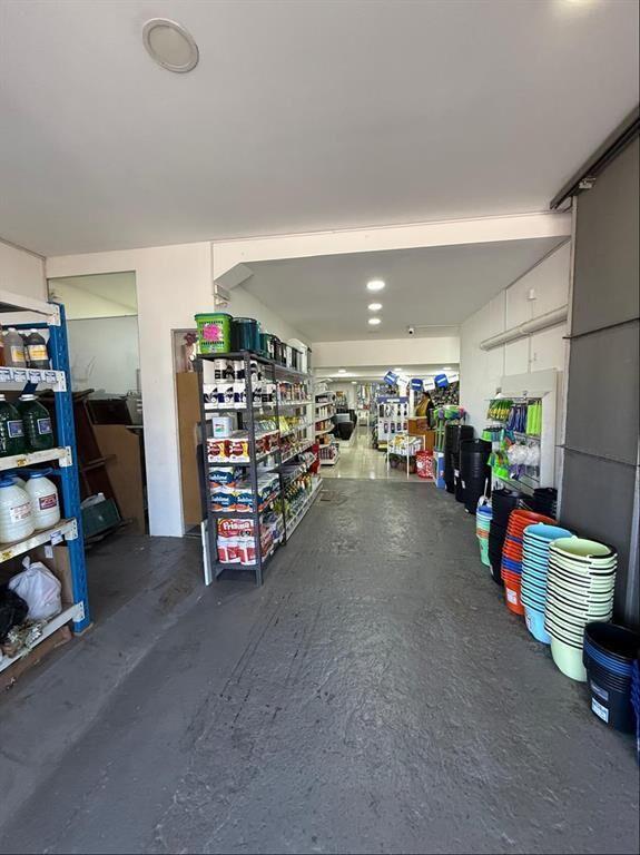VENTA Local comercial de 240m2 en Perez Castellanos