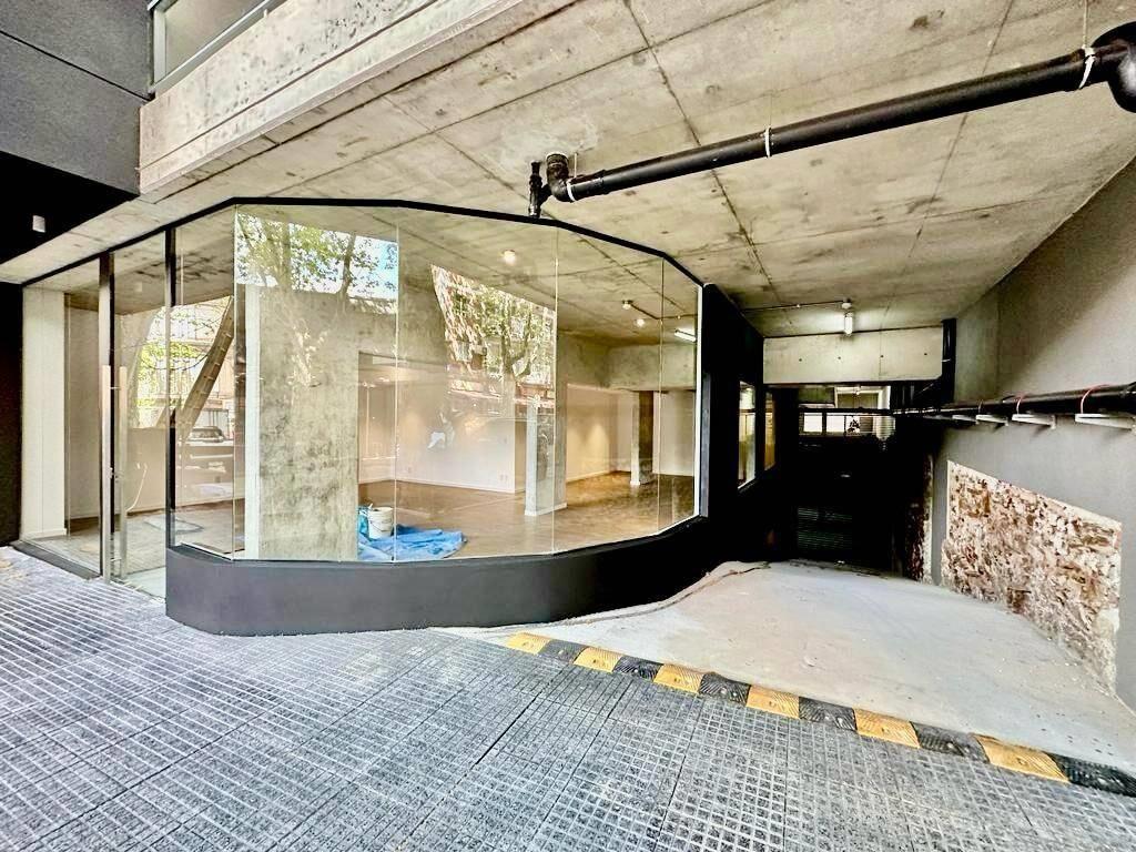 Venta de Local comercial con 200 Mts ² y 7 garages en Cordón
