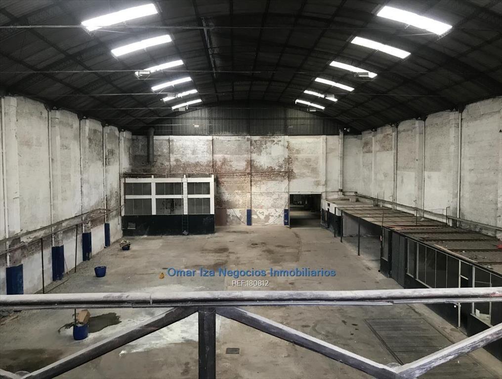 Venta local industrial con renta galpon deposito garaje