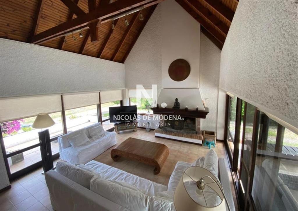 En venta casa de 5 dormitorios, con piscina, parrillero y j