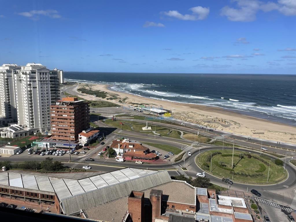 Apartamento de 3 dormitorios en Punta del este ,