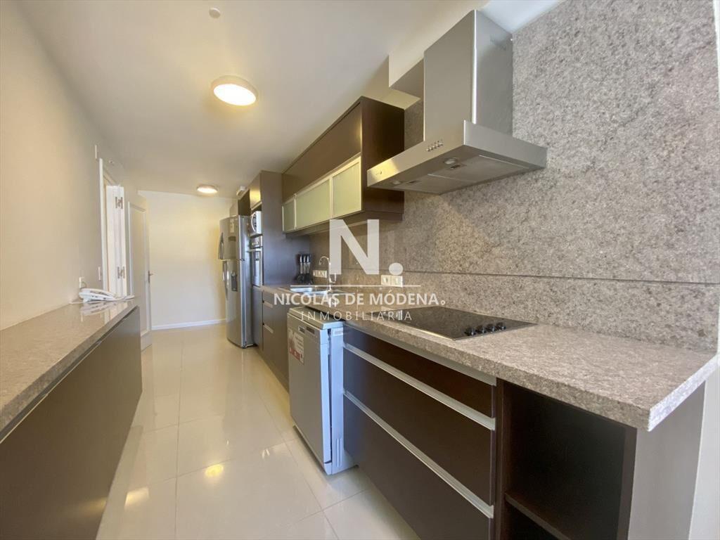 Vende apartamento de 3dormitorios en Brava- Punta