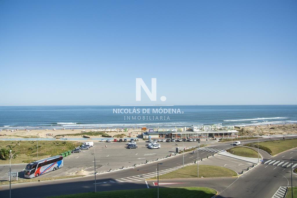 Vende apartamento de 3 dormitorios en Torre I, al
