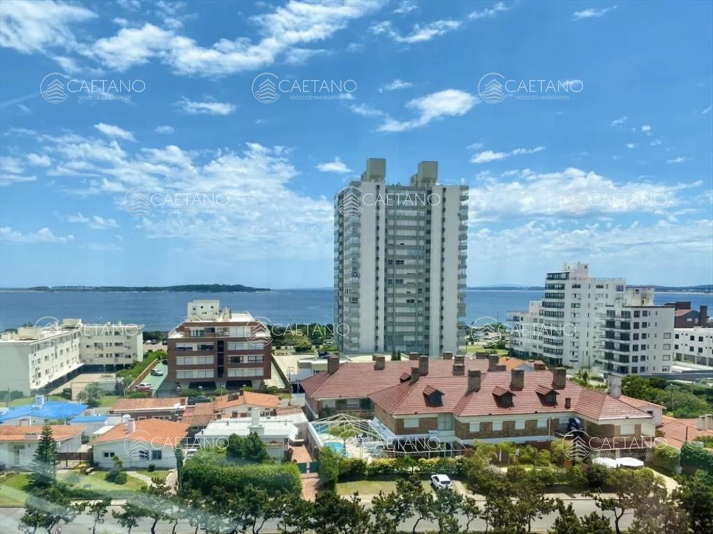 Apartamento en alquiler anual y temporal de tres dormitorio