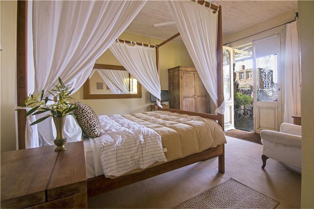 Casa en Manantiales alquiler 8 suites piscina