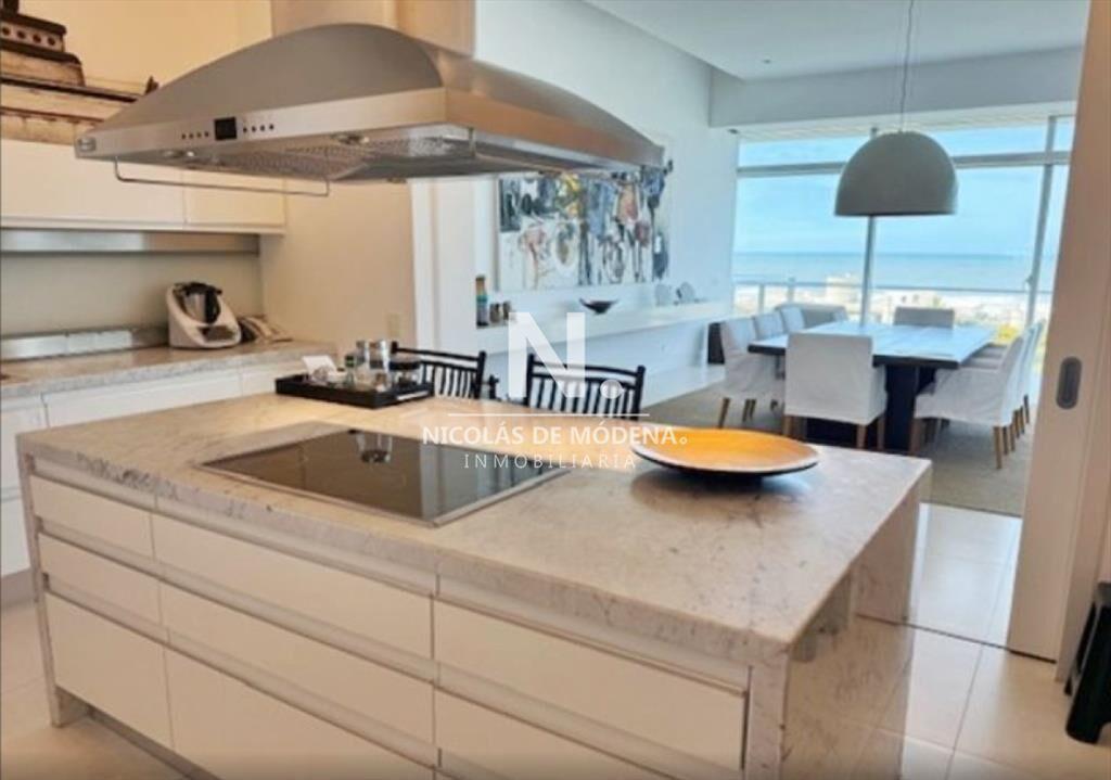 En venta apartamento de 3 dormitorios en Brava,