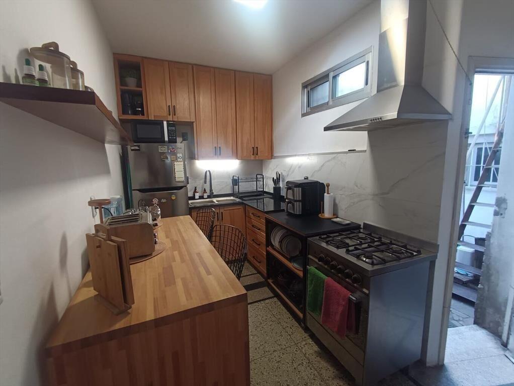 Casa esquina, punto barrial, gran jardín, muy buen estado,