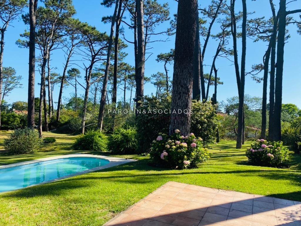Excelente propiedad en venta de 4 suites en Punta