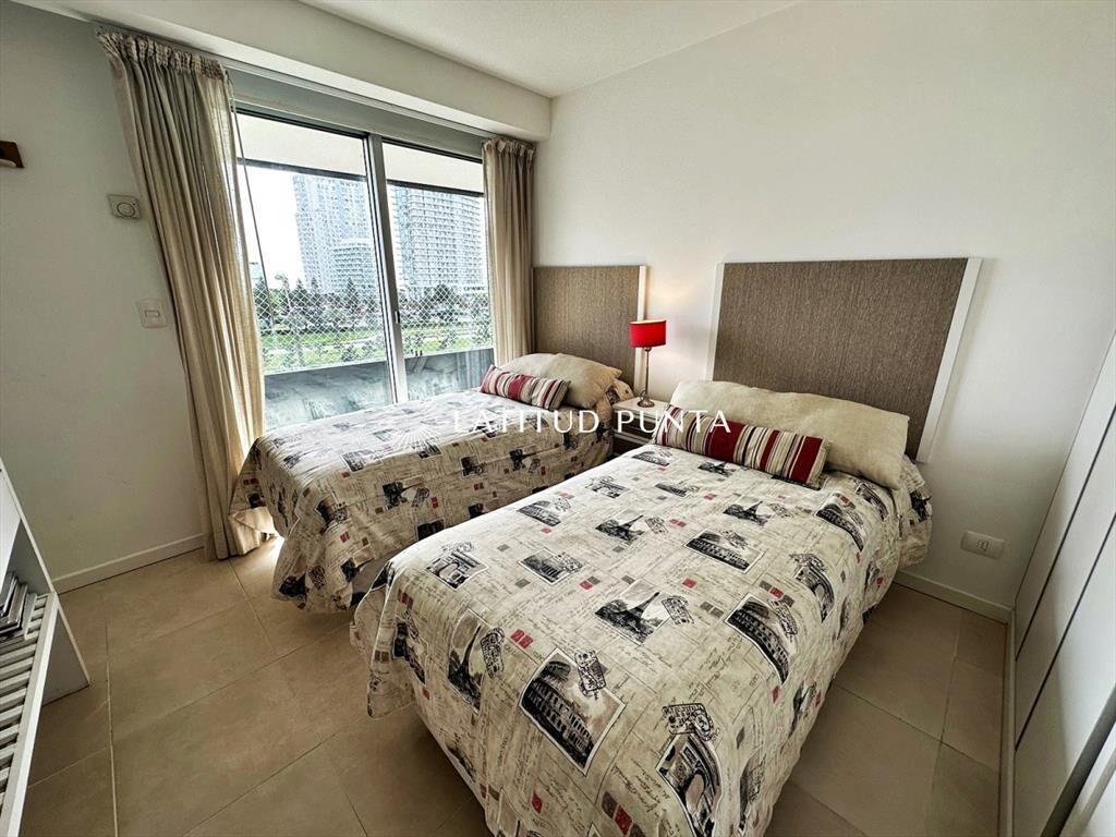 Mansa, apartamento de 3 dormitorios con servicios