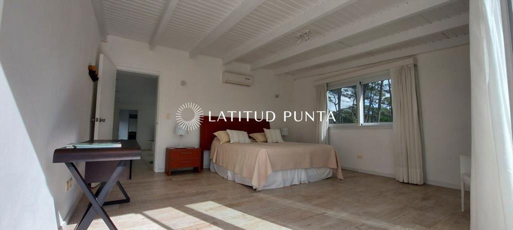 Casa en Laguna Blanca - Manantiales, 5 dormitorios y piscin