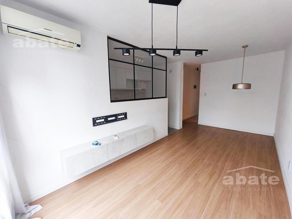 Alquiler Apartamento 2 dormitorios y Garage en Parque Rodó.