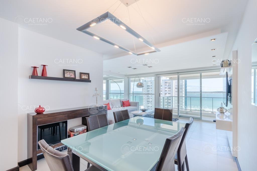 Excelente Apartamento de 3 Dormitorios con Vista al Mar - V