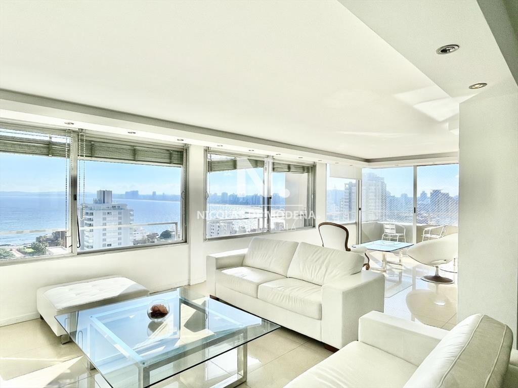 Vende apartamento de 3 dormitorios con excelente