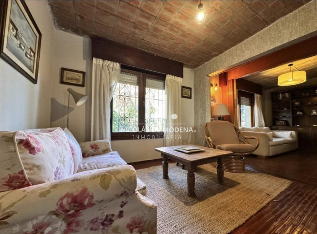 En venta casa en Pinares de 2 dormitorios, con de