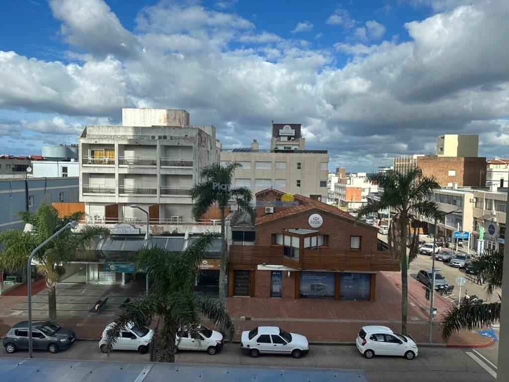 Apartamento en Venta de 3 Dormitorios en la , del