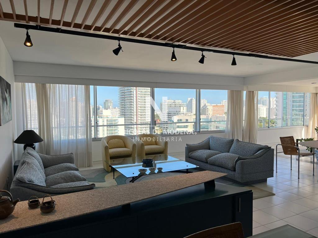 Apartamento de 3 dormitorios en playa brava al