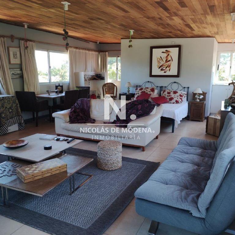 Hermosa casa de  2 niveles, con amplios espacios