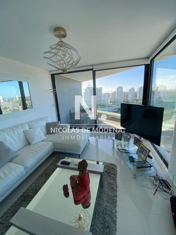 Apartamento de 3 dormitorios en suite con y en
