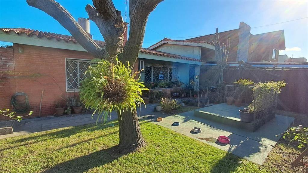 VENTA CASA 2 DORMITORIOS GARGE GALPON SOLYMAR SUR