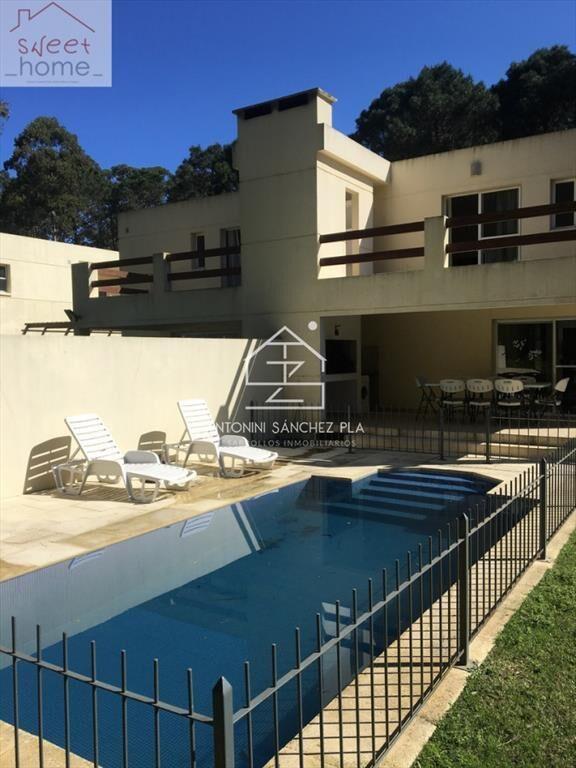 Casa de 4 dormitorios dentro del Complejo