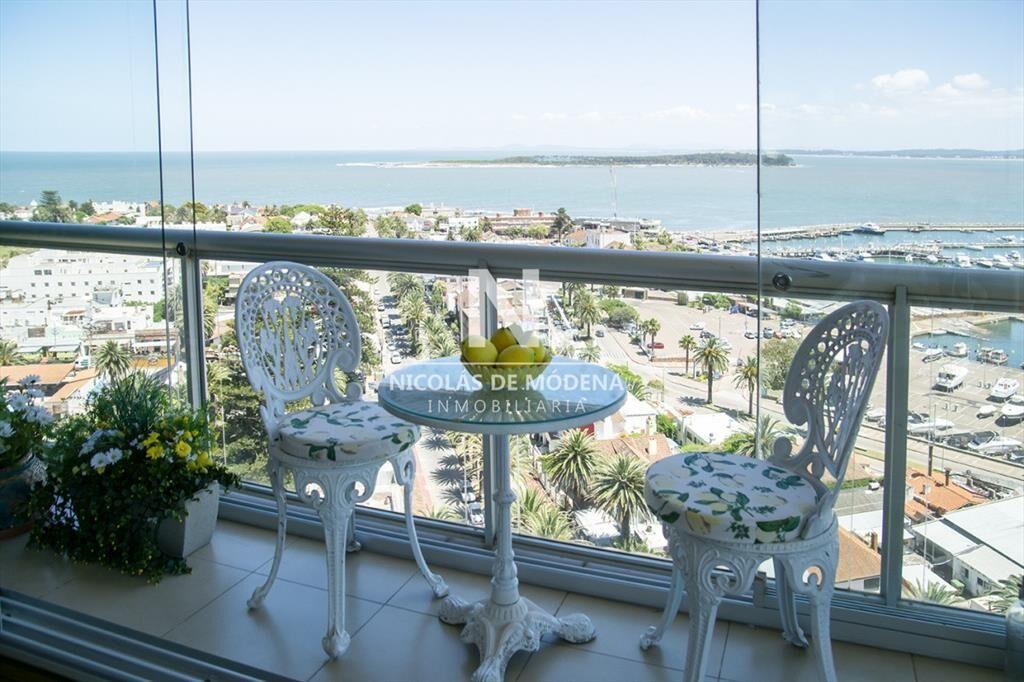 Apartamento de 3 dormitorios a la venta, a pasos