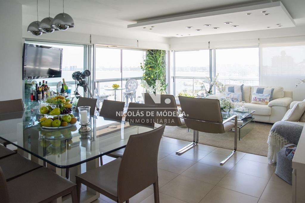 Apartamento de 3 dormitorios a la venta, a pasos