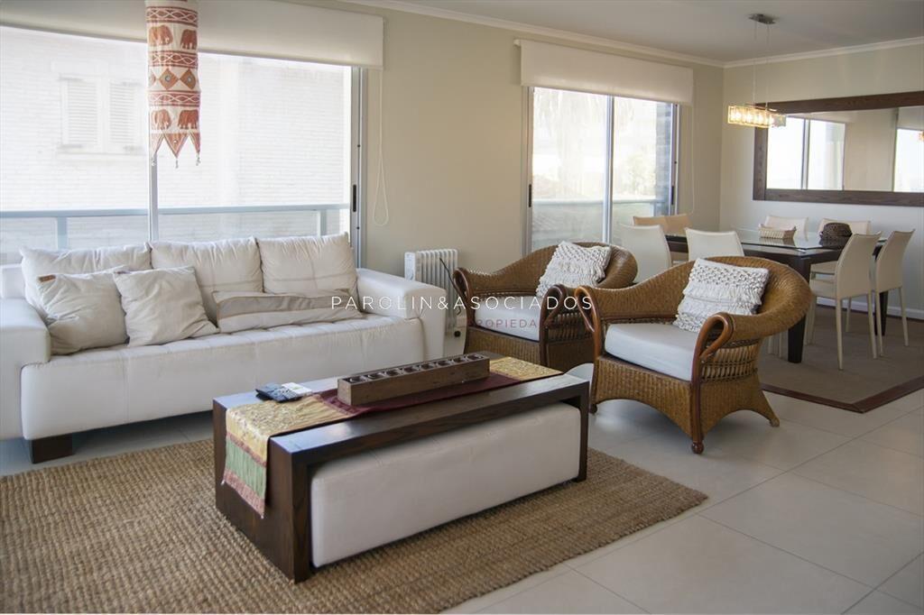 Apartamento de 3 dormitorios con parrillero en en