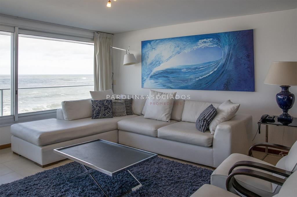 Apartamento en venta en edificio Calypso en Brava, Punta de