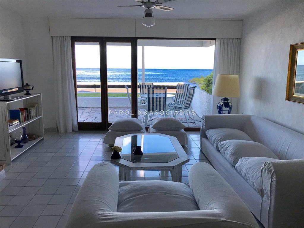 Hermoso apartamento en venta de 3 dormitorios en