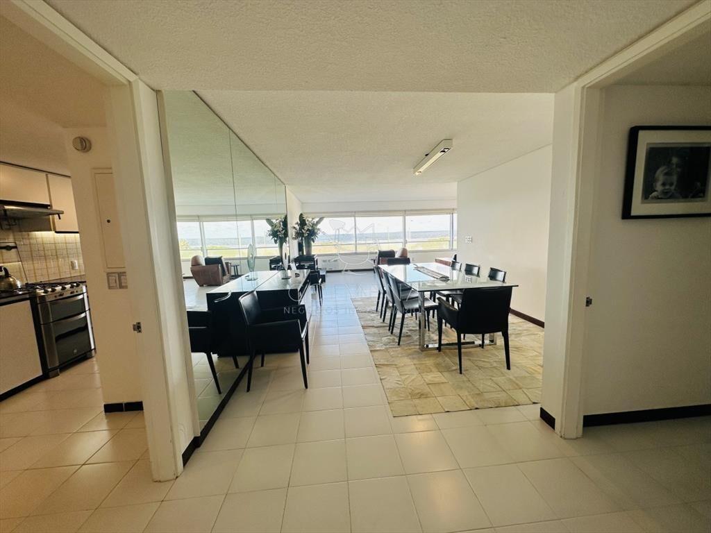 Apartamento de 3 dormitorios y dependencia de en