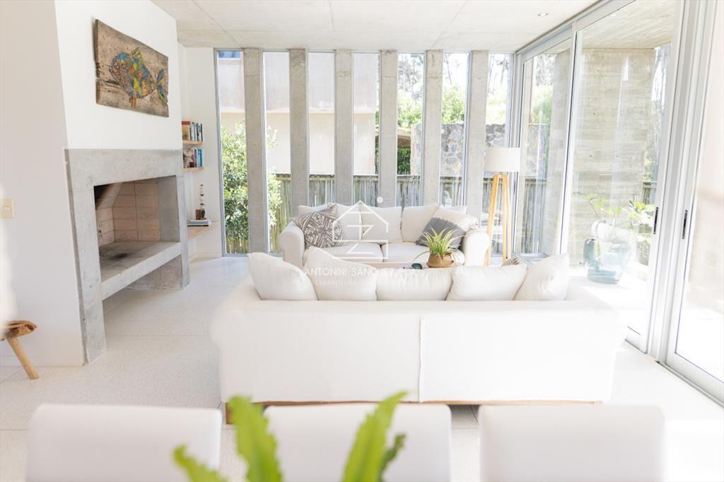 Casa en venta de 4 dormitorios, en Barrio Cerrado
