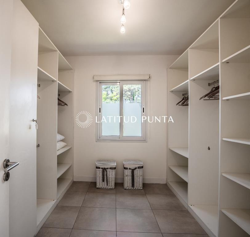 Casa en barrio privado en Mansa, 4 dormitorios