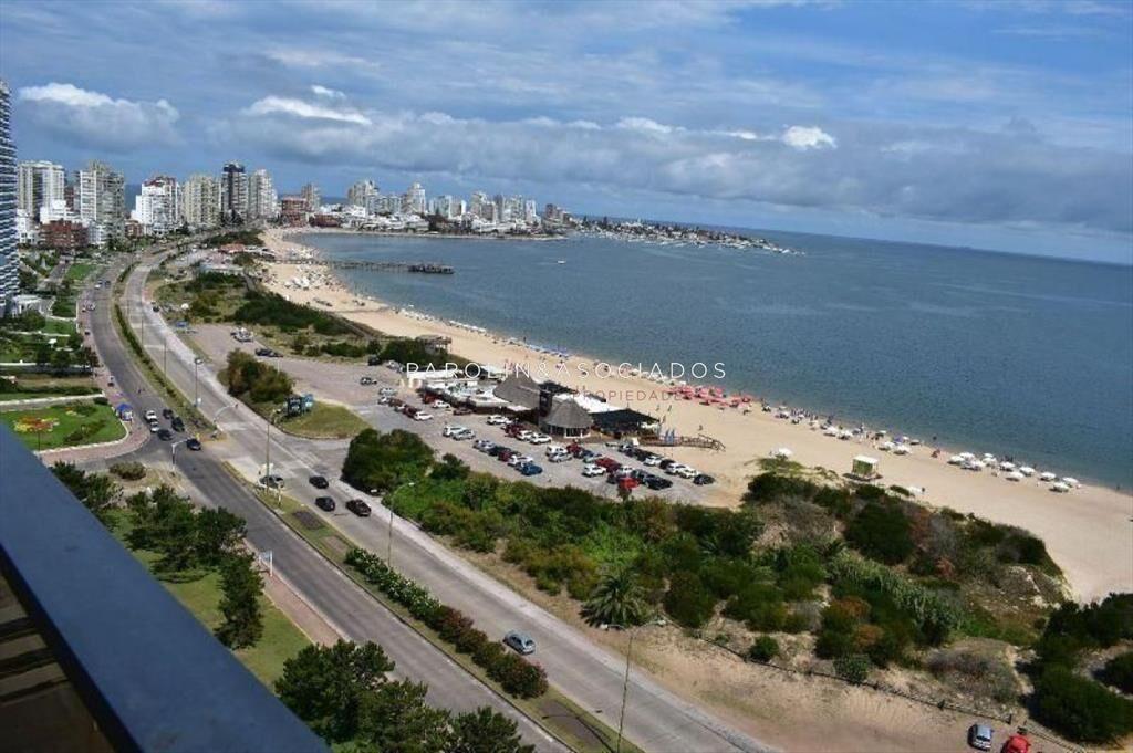 Apartamento en venta de 3 dormitorios en edificio