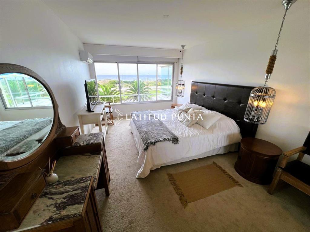 Apartamento en Brava, 3 suites más dependencia